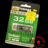 东芝TOSHIBA THU2P　超高速32GU盘　搭载的ReadyBoost™功能。